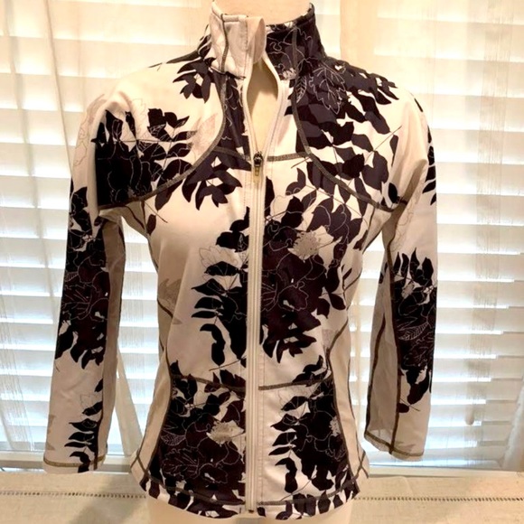 Lululemon White Floral Mesh Define - Picture 3 of 7